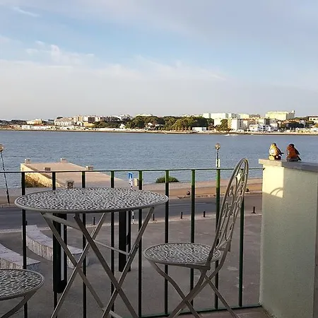 Casa Da Baia אמורה